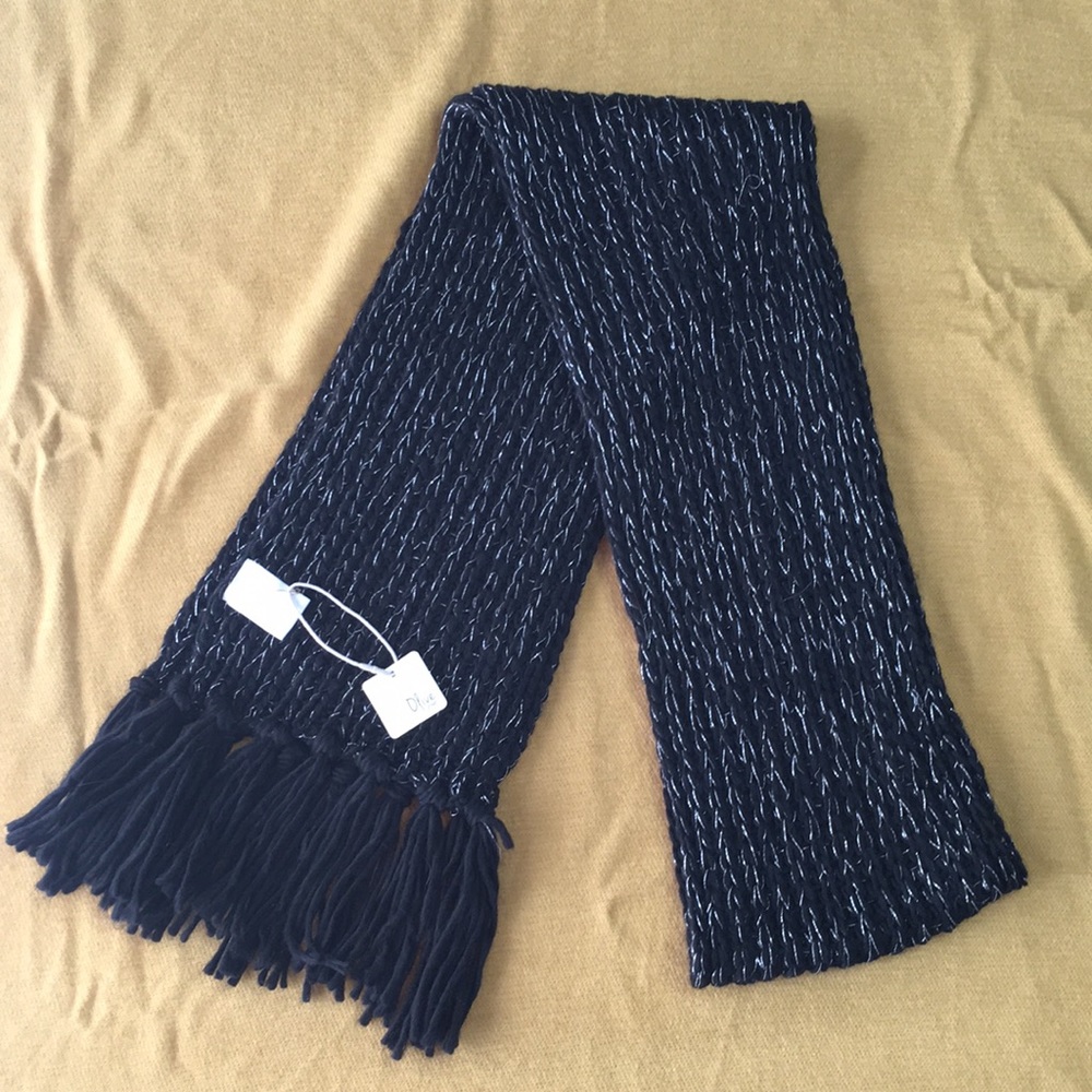 NWT Olive Street Black Scarf
